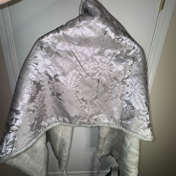 IMAN - Picture 2 of 4